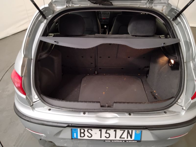 GuidiCar - ALFA ROMEO 147 147 - 1.6i 16V Twin Spark cat 5p. Distinctive